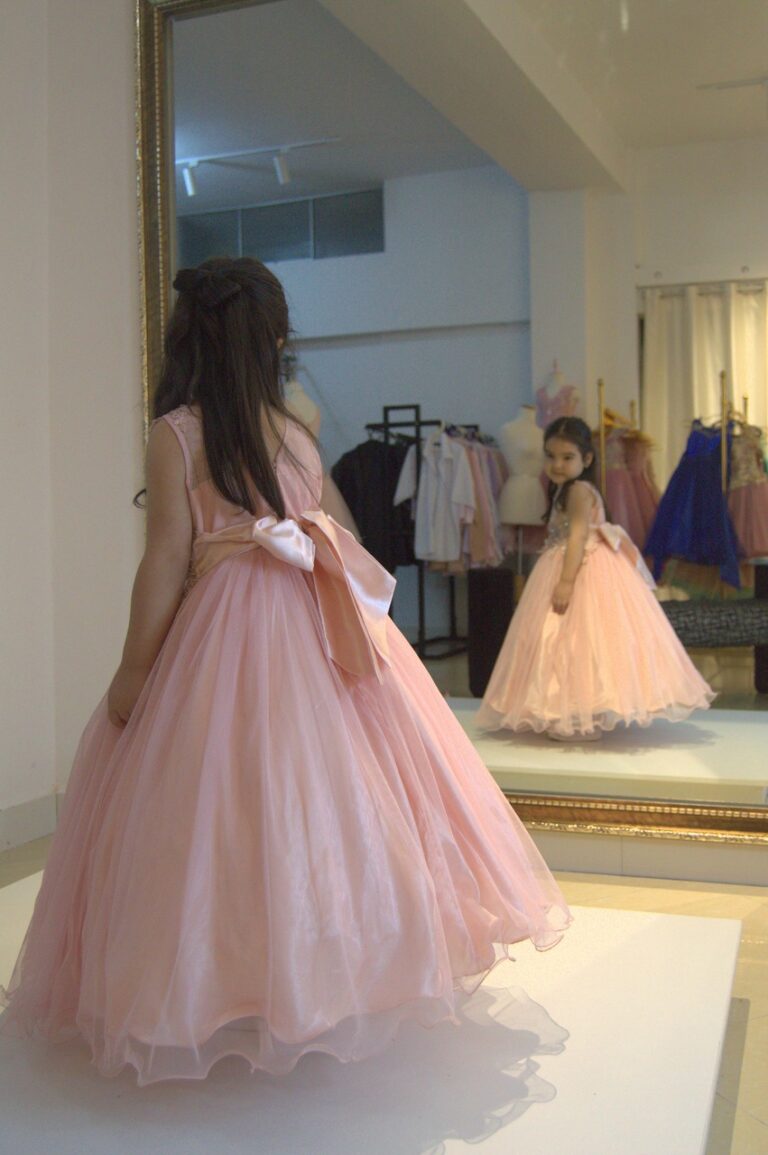 Alquiler de Vestido de niña color Melón con lazo Mechita Collection