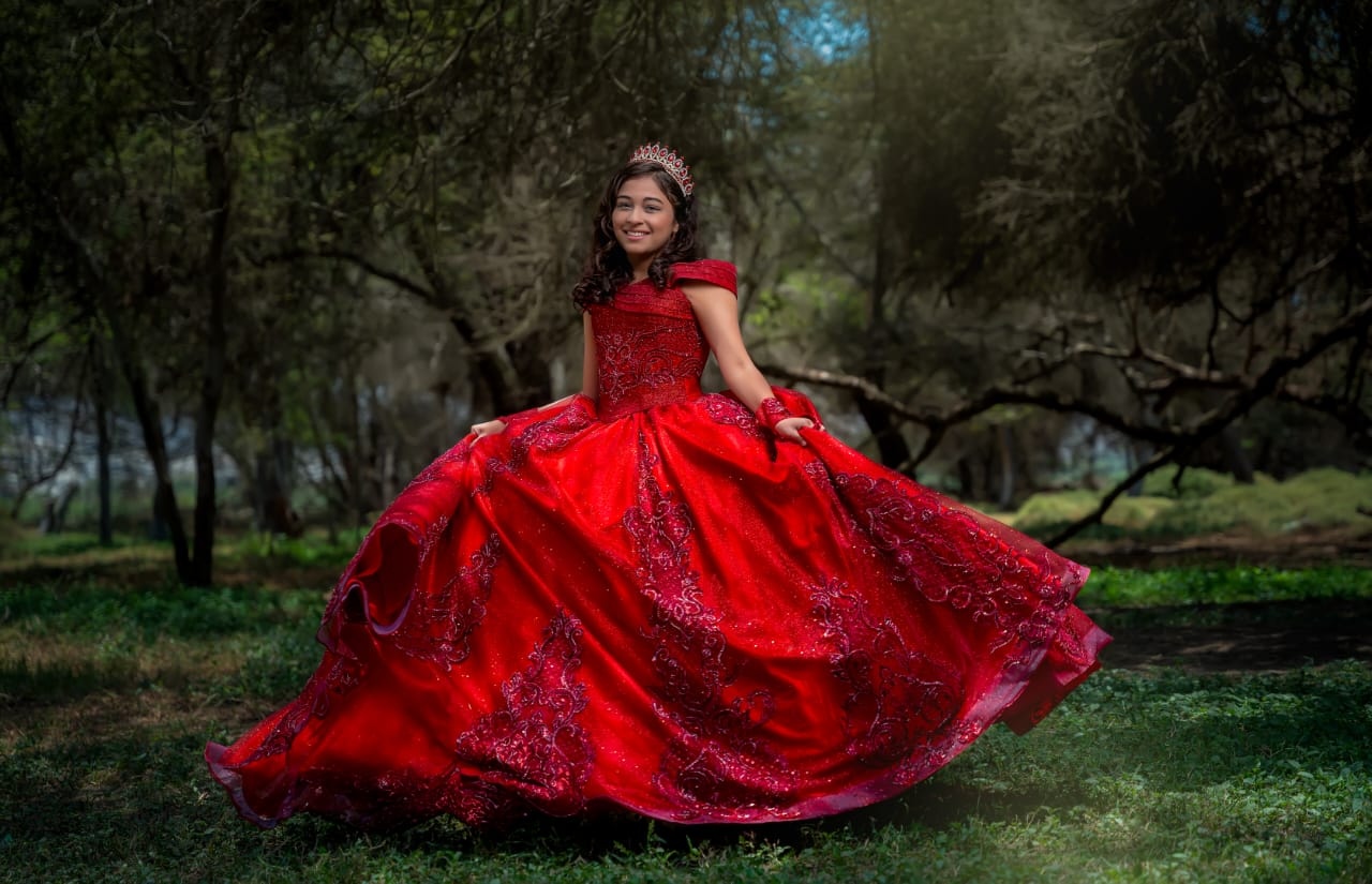 vestido-de-15-anos-color-rojo.3_Easy-Resize.com