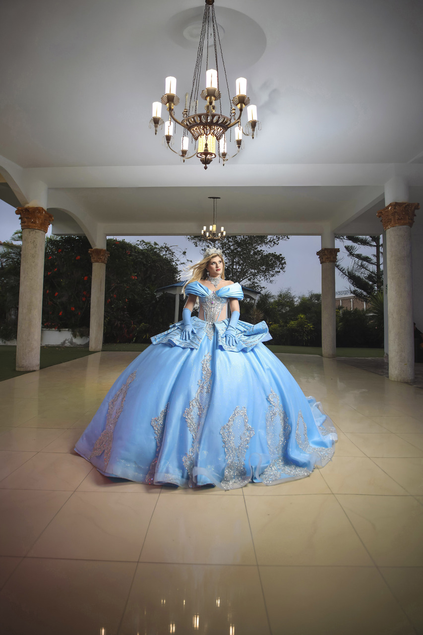 vestido-quinceanera-inspirado-cenicienta-celeste 1